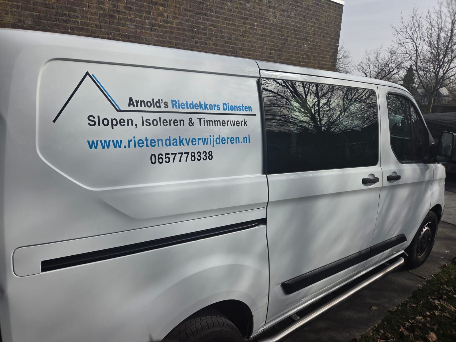 Arnold's Rietdekkers Diensten bestelbus